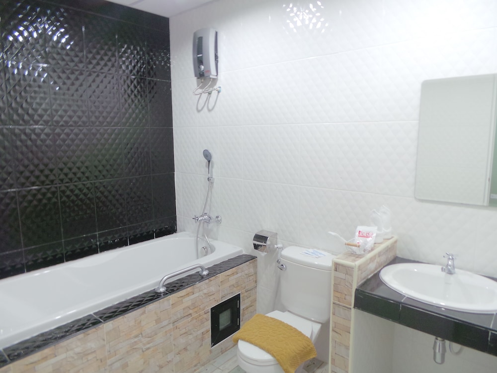 The Icon Service Apartment 35/36