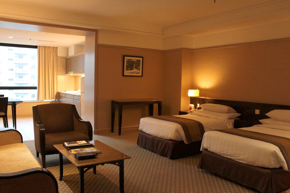 Pacific Regency Hotel Suites 15/70