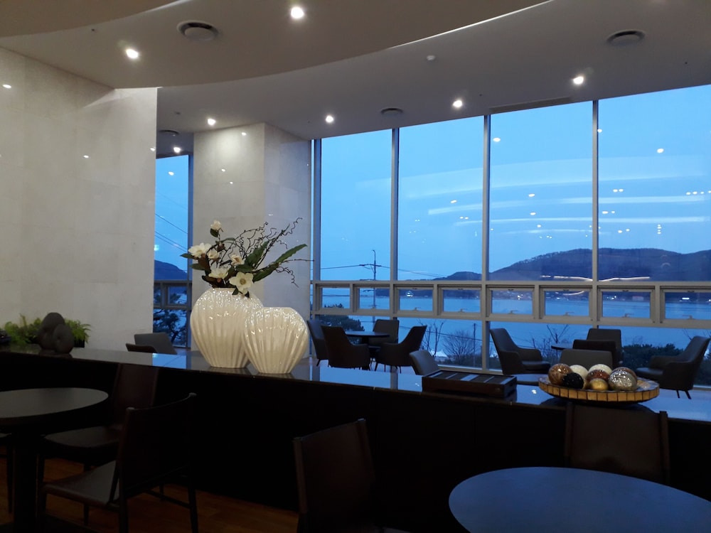 Ramada Suites by Wyndham Geoje 39/48