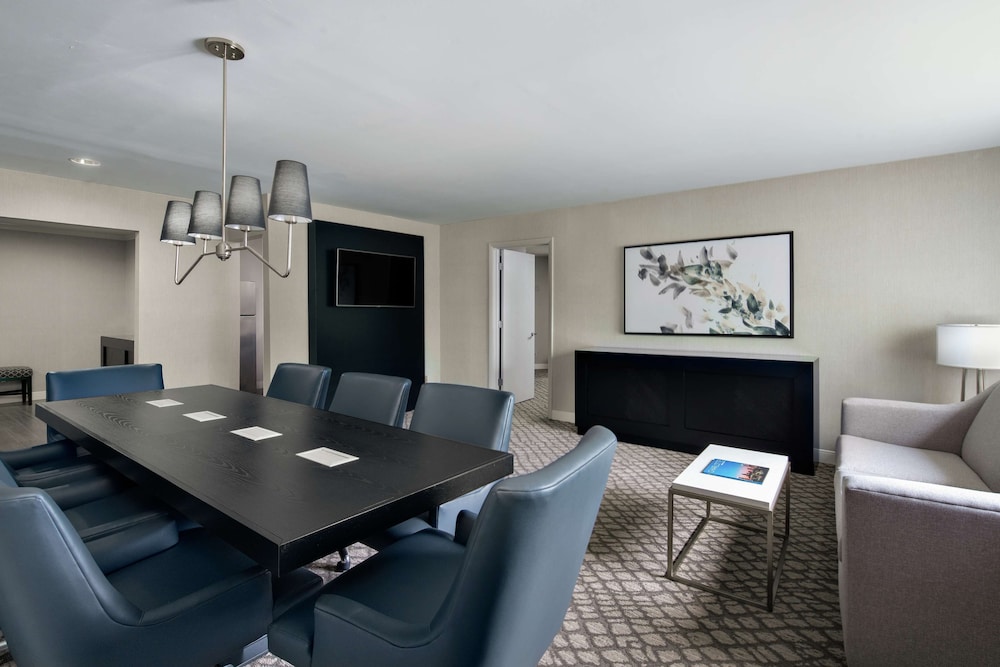 DoubleTree Suites by Hilton Charlotte SouthPark 39/60
