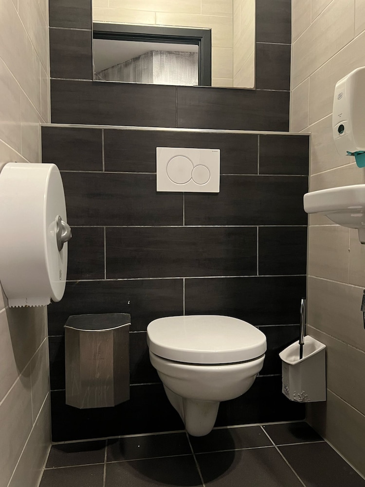Amigo Budget Hotel 45/50