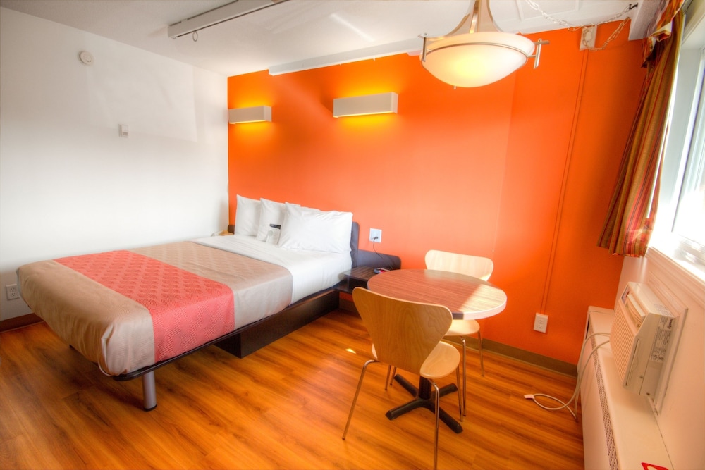 Motel6 Lethbridge Ab 34/62