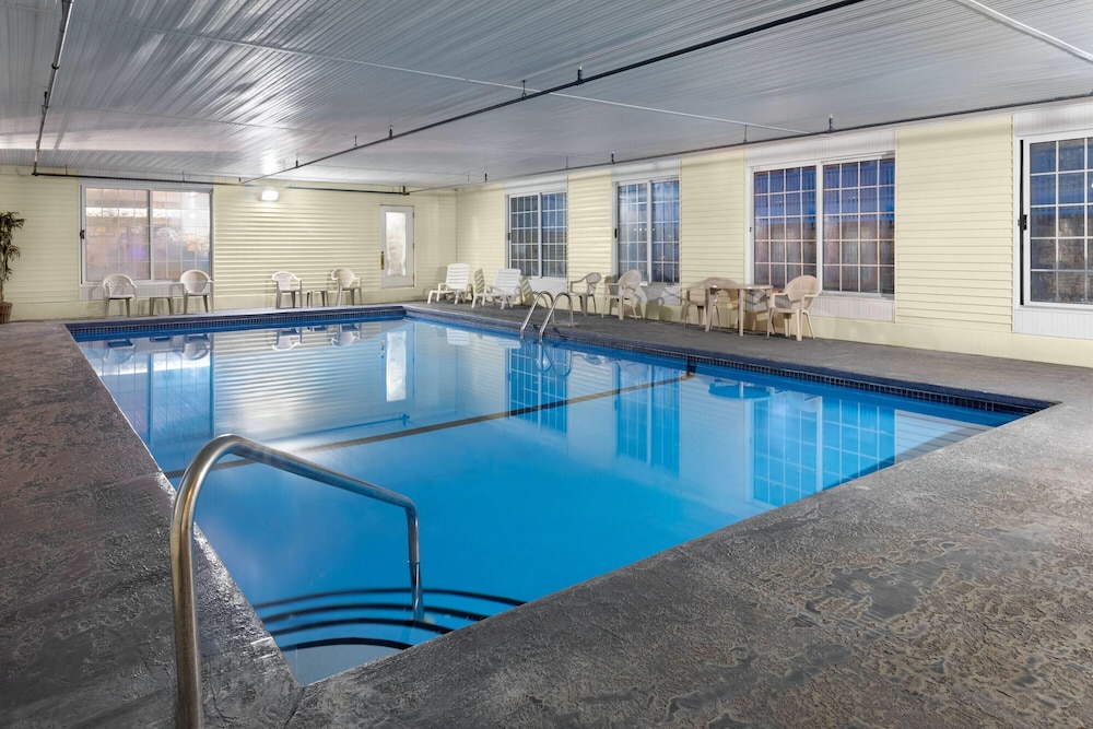 Days Inn by Wyndham Mackinaw City/Bridgeview Area 46/61