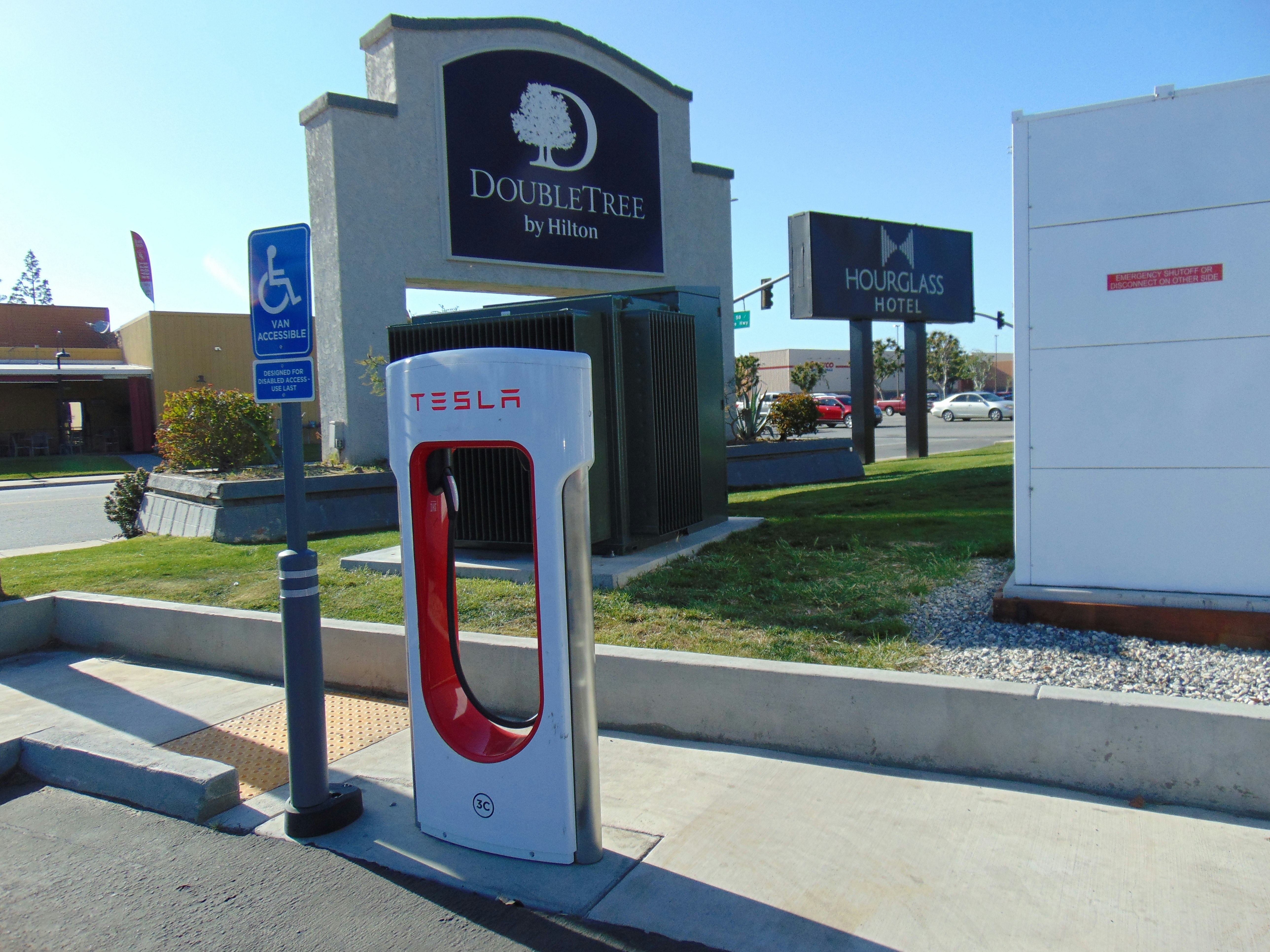 Doubletree Hotel Bakersfield 50/58
