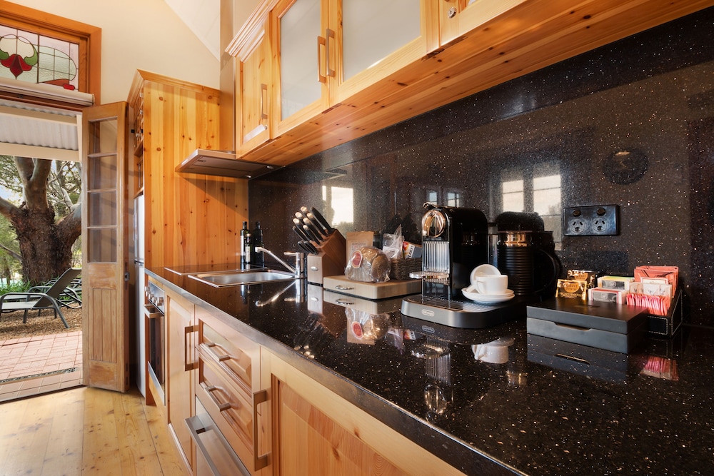 Stonewell Cottages & Vineyards 49/50