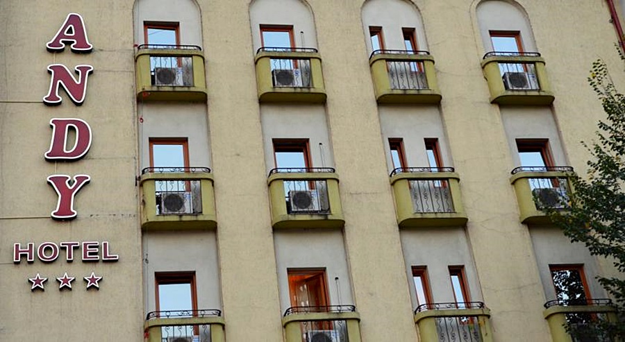 Andy 6/53
