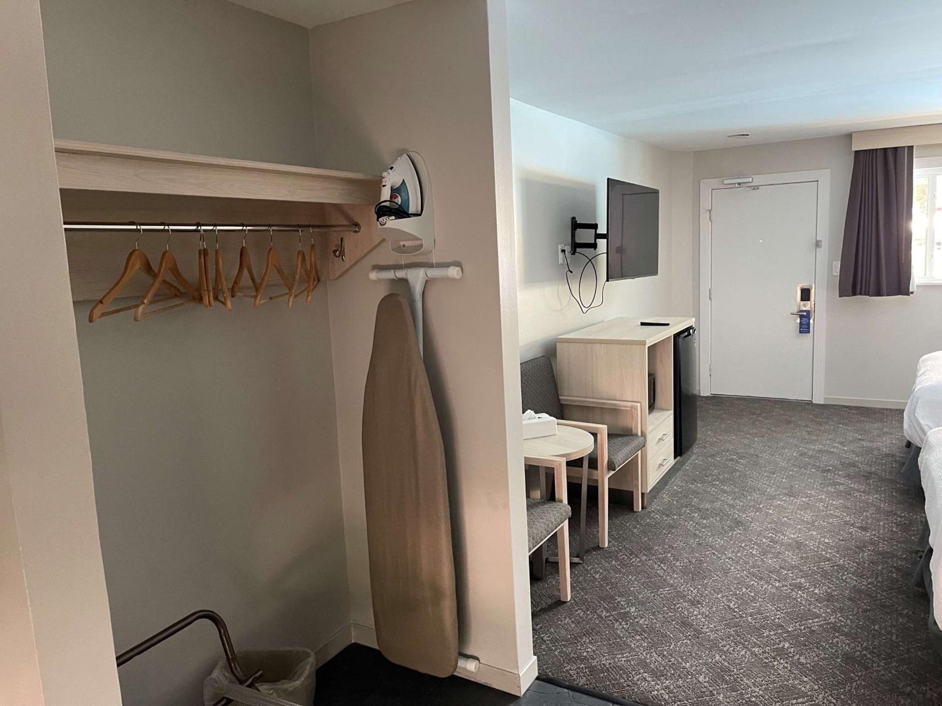 Room, 2 Queen Beds, Outdoor Pool Area، Woodwards White Mountain Resort, BW Signature Collection 3/4