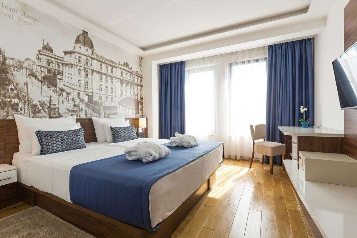 ROOM, KING BED