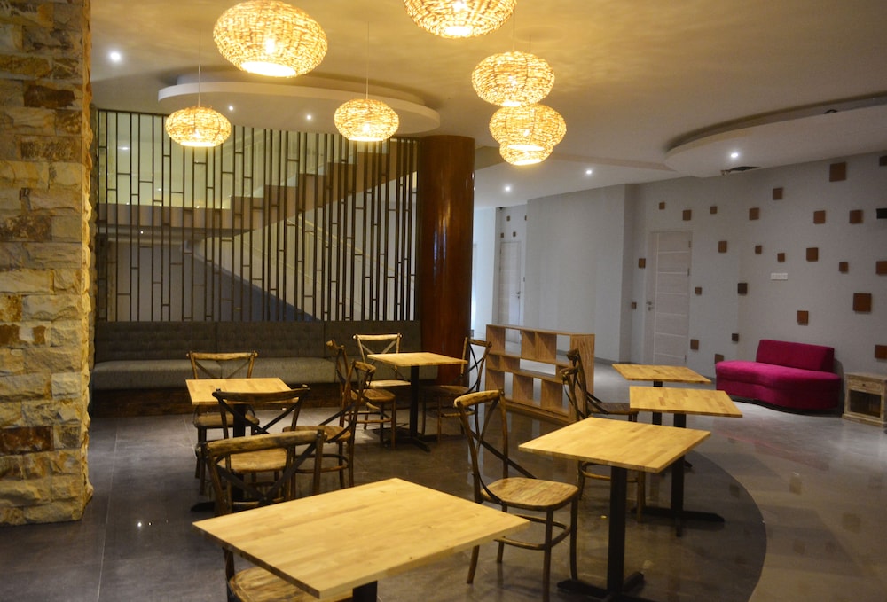 The Salak Hotel 40/45