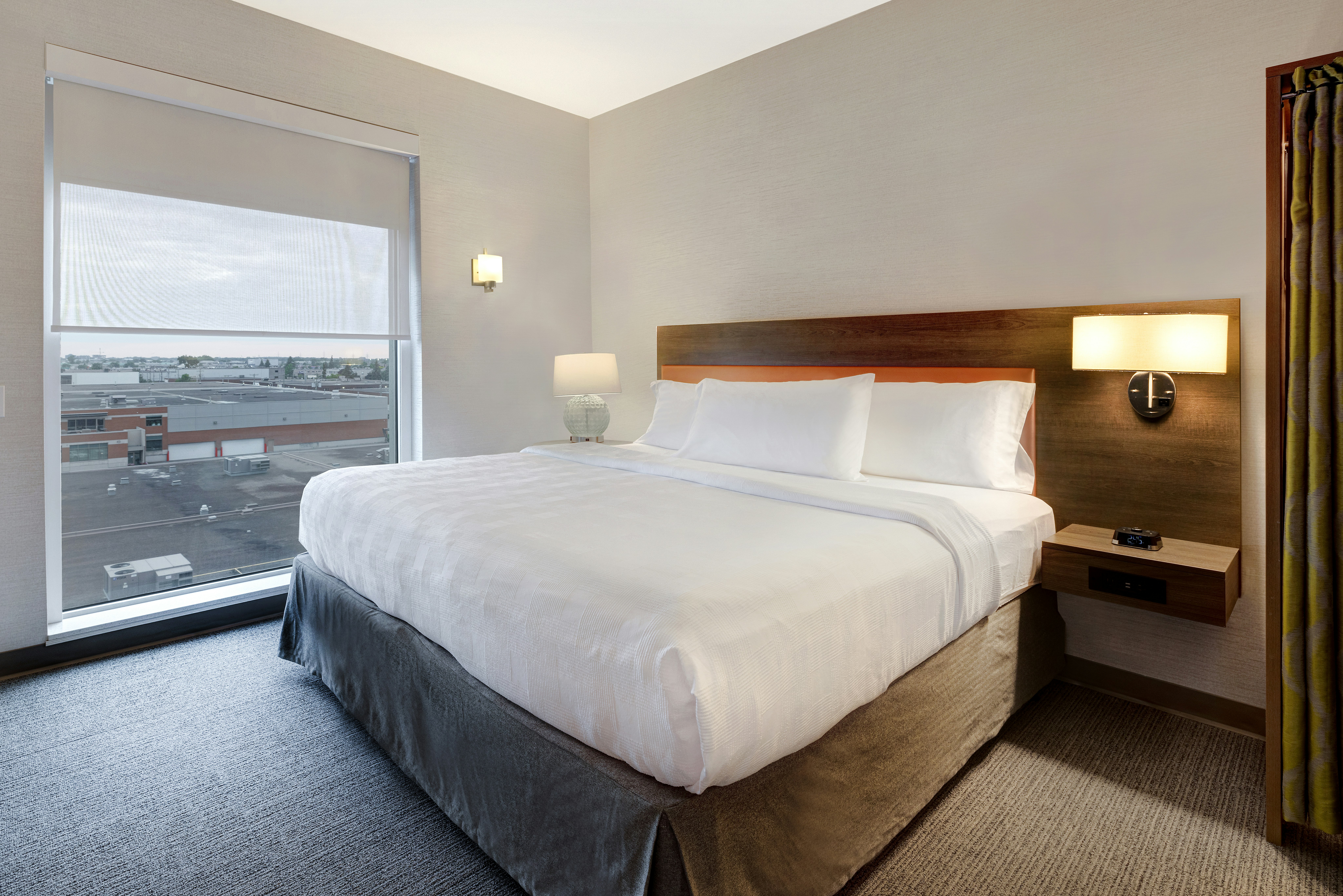 Suite, King Bed, Accessible