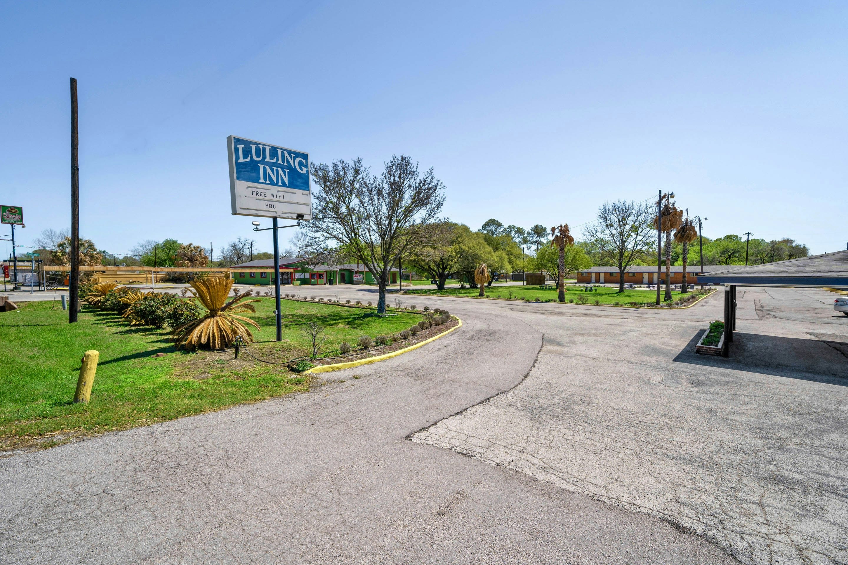 OYO Hotel Luling TX Downtown I-10/US-90 7/14