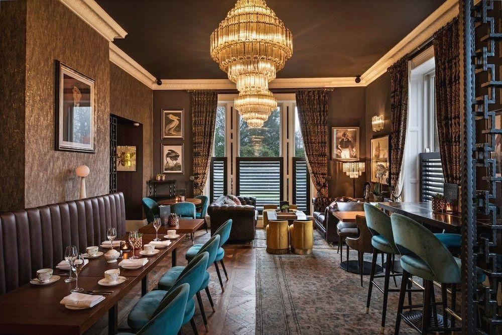 Manor House Lindley 19/31