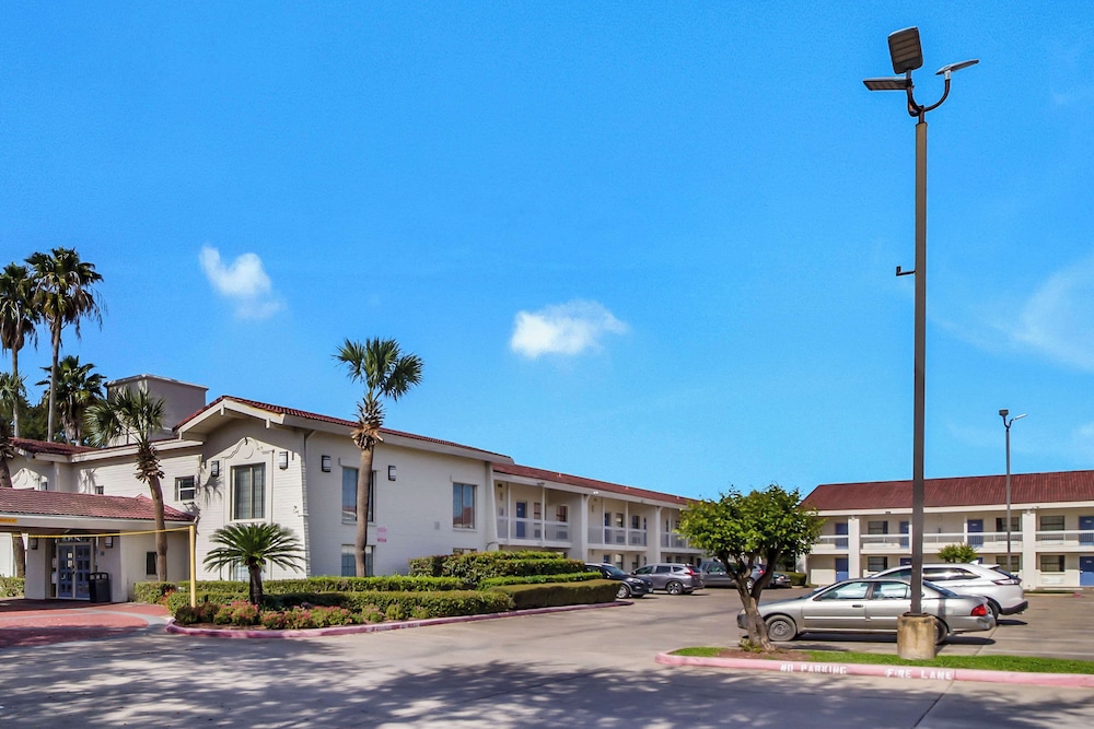 Motel6 Baytown, TX - Garth Rd 54/63