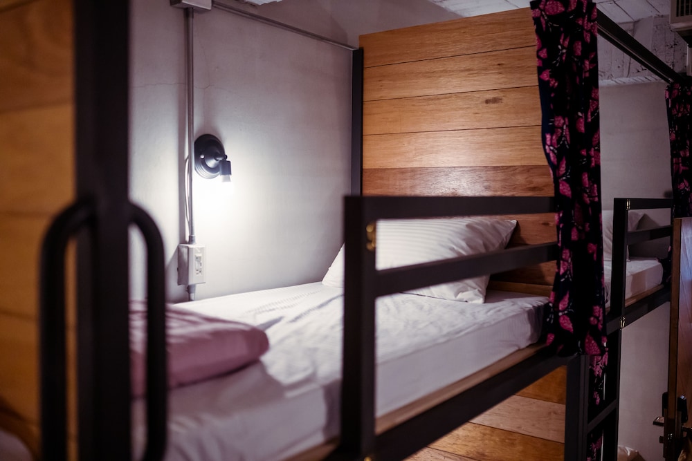 MIXED DORM, STANDARD, SHARED BATHROOM