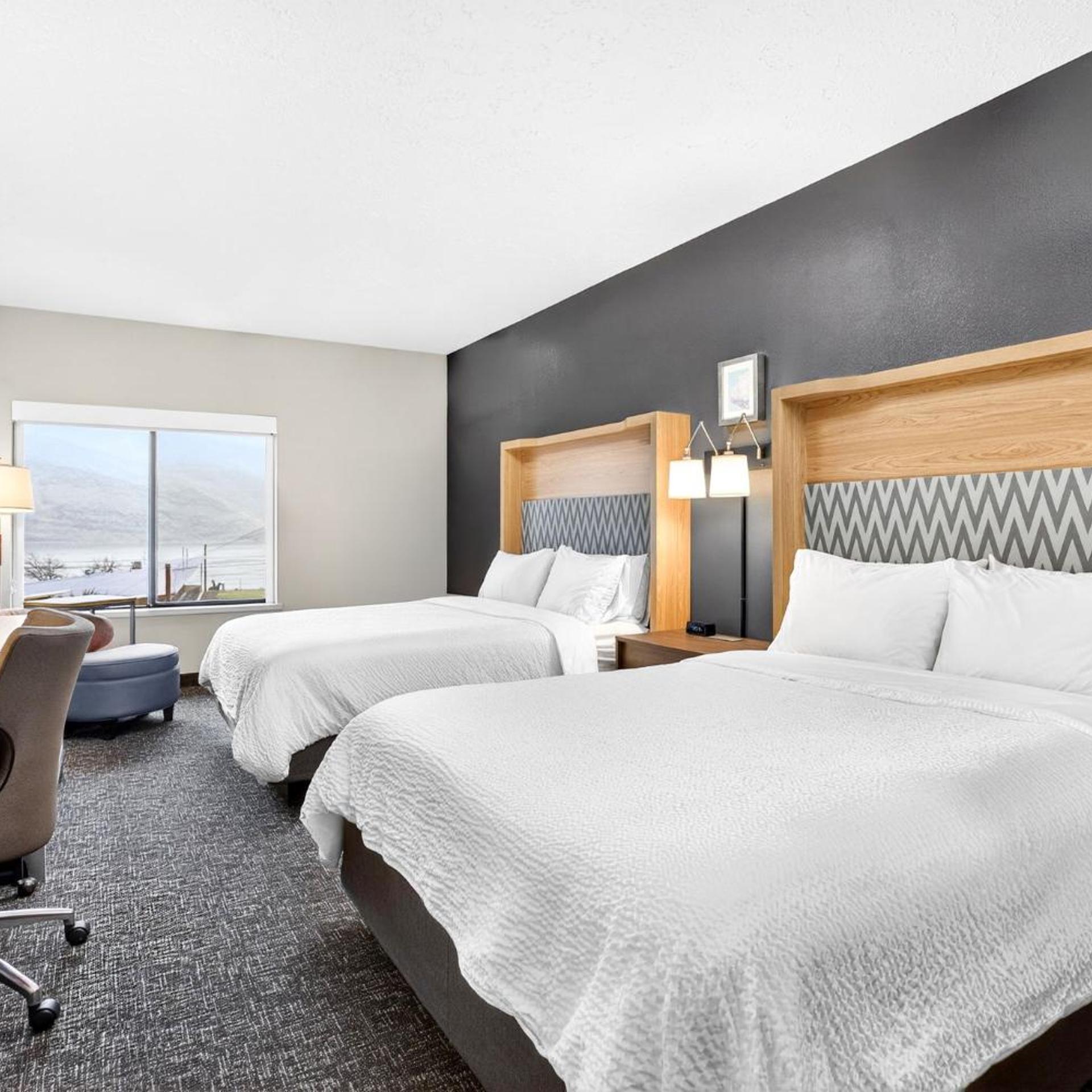 Standard, Queen Bed, River View
