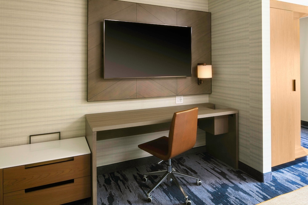 Fairfield Inn Suites Louisville Northeast 32/42