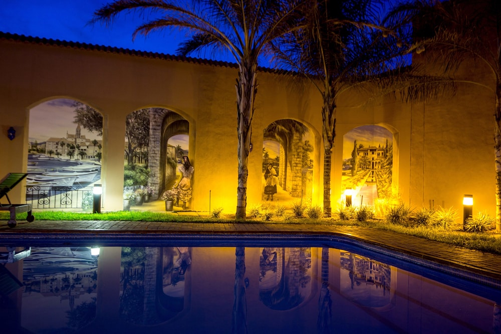 Desert Palace Hotel 26/28