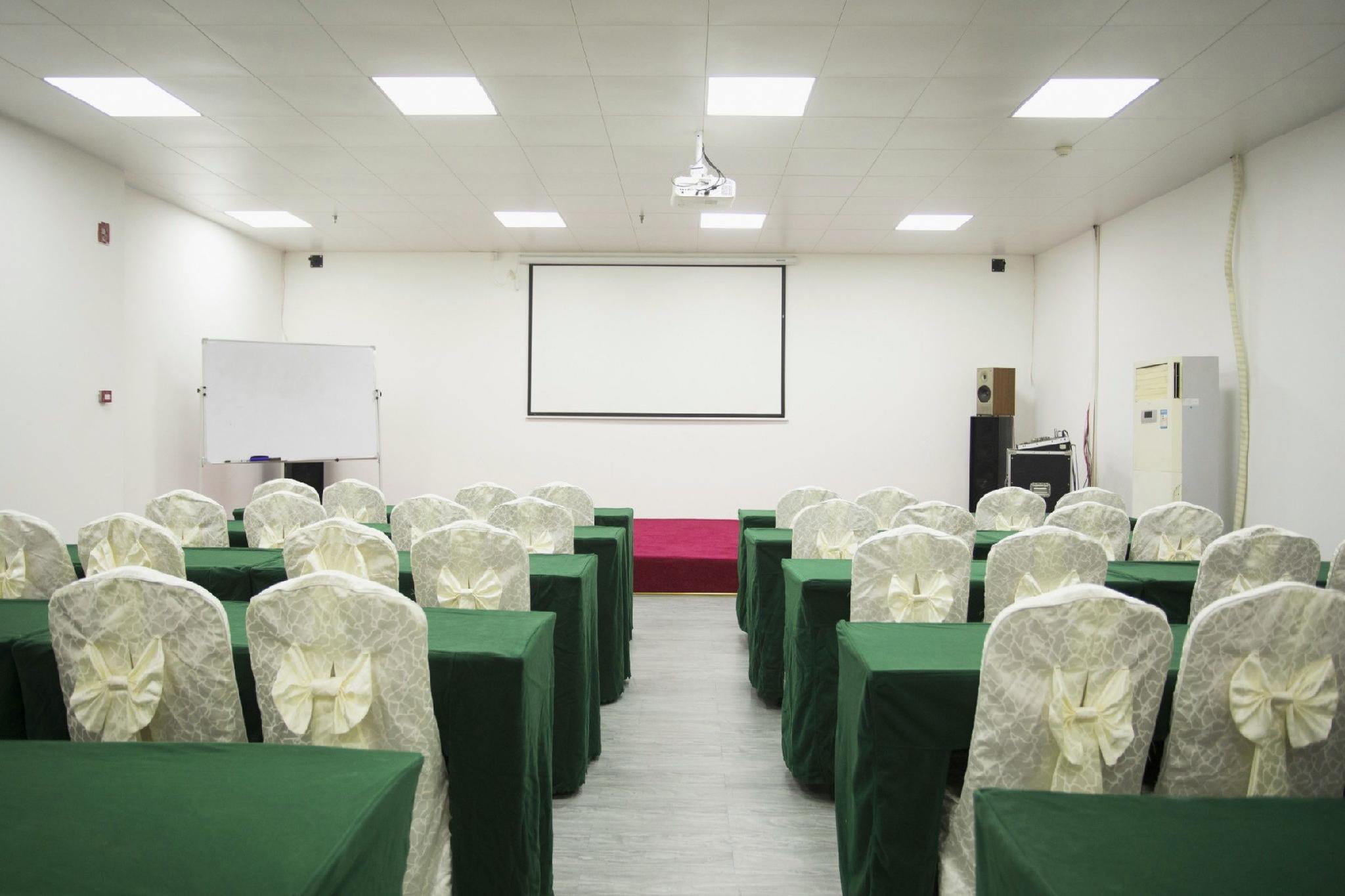 Vienna International Hotel (Shenzhen Buji Dafen Metro Station) 35/41