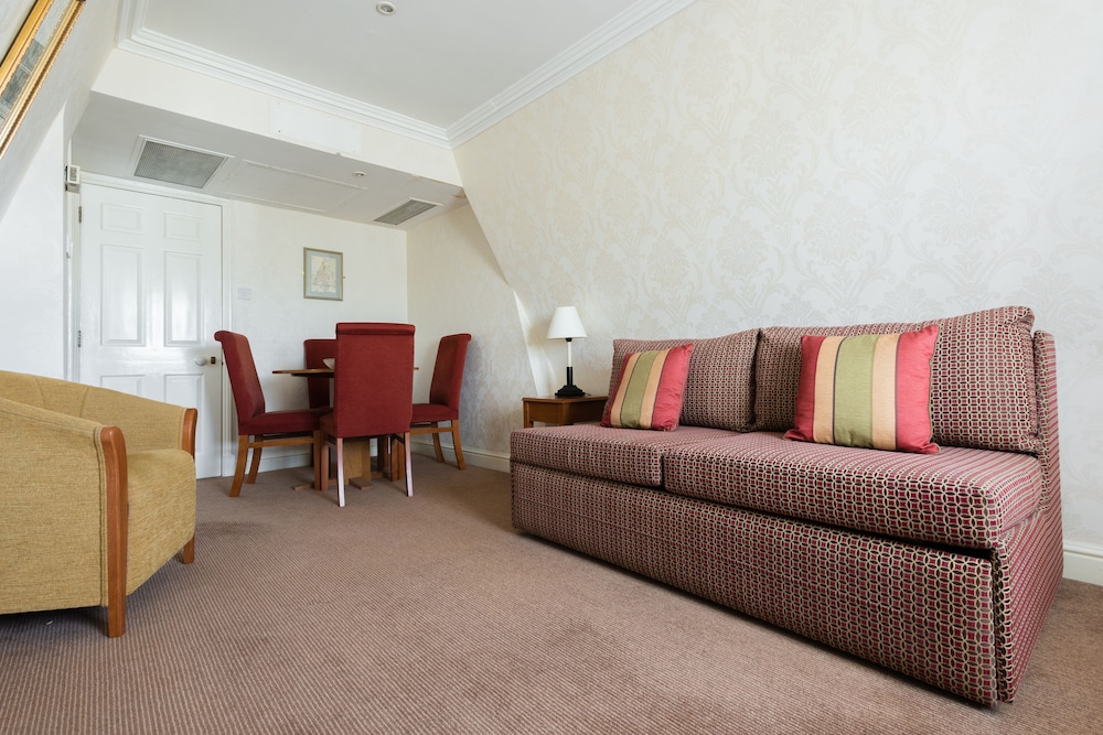 Byron Hotel 53/69