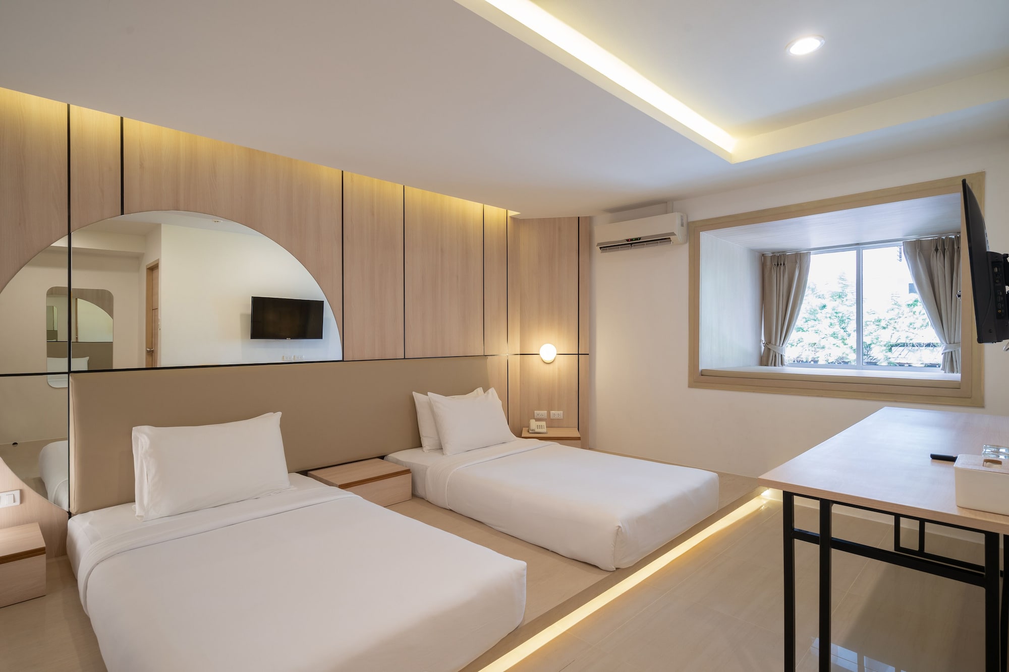 GRAND, DOUBLE OR TWIN BED