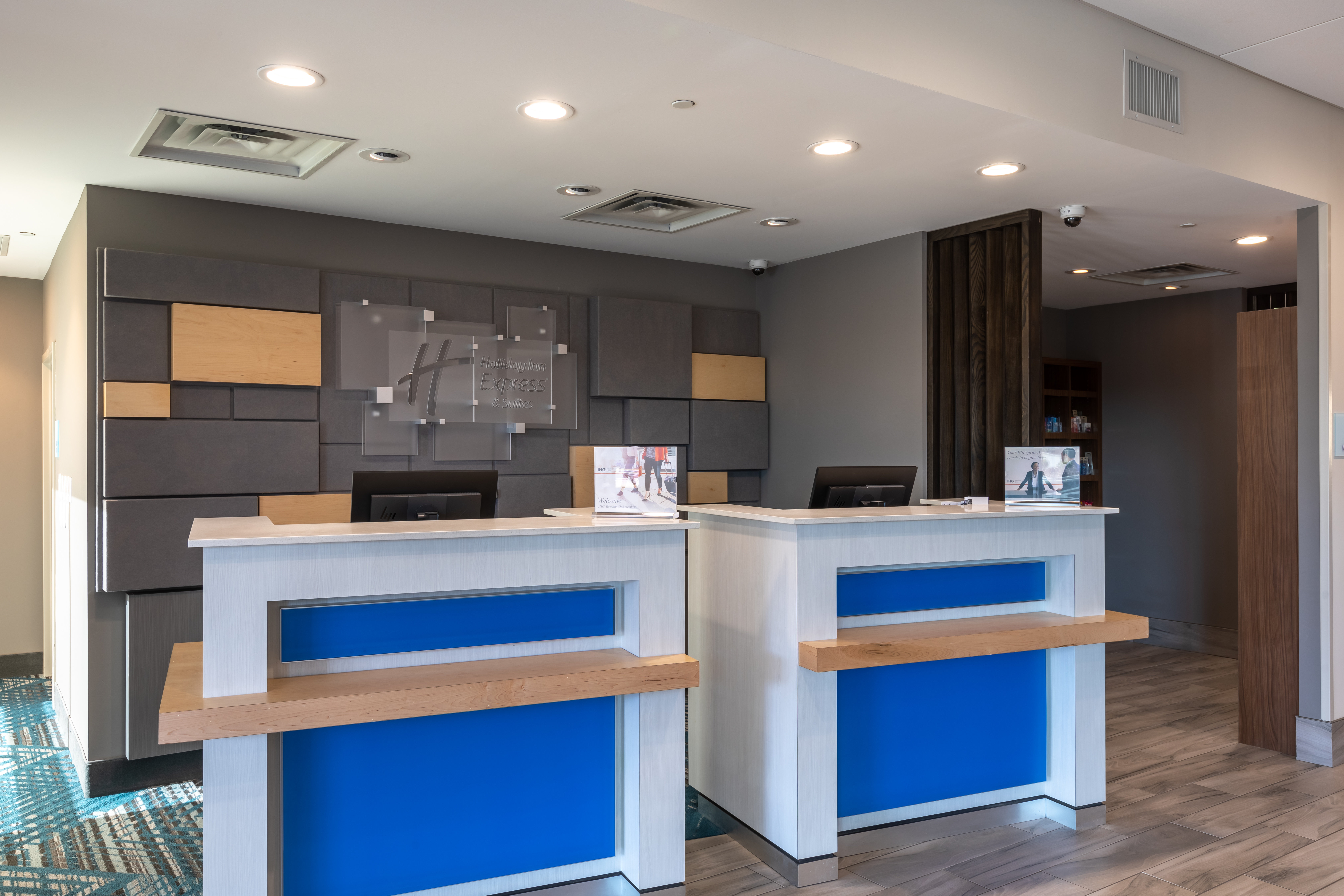 Holiday Inn Express Suites Gainesville Lake Lanier Area 7/59