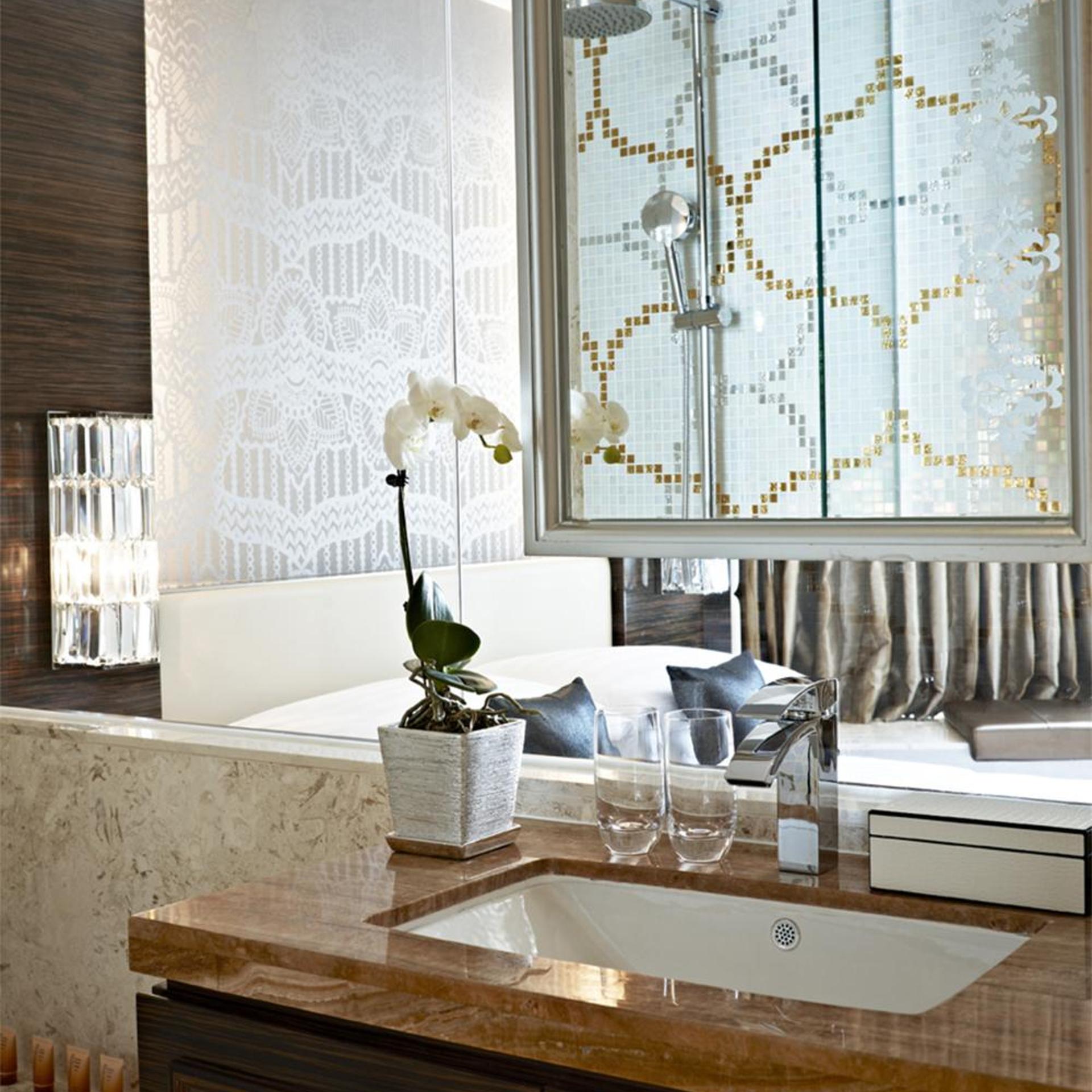 Superior, Suite, King Bed, Dorsett Kwun Tong Hong Kong Hotel 4/4