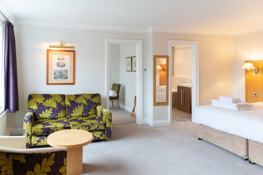 Chequers Hotel 26/58