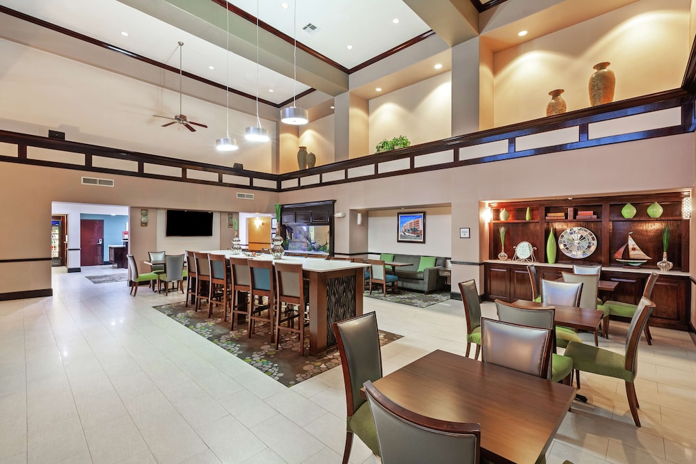 Hampton Inn Suites Galveston 56/68