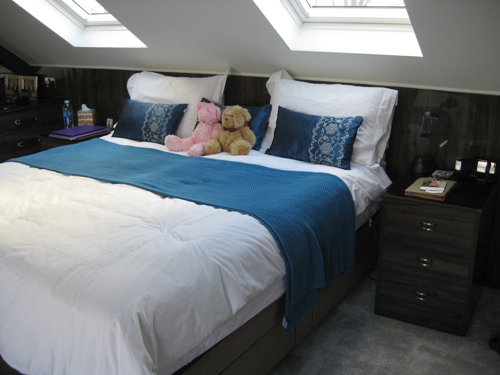 Brooklyn House Bramley Road 8/40