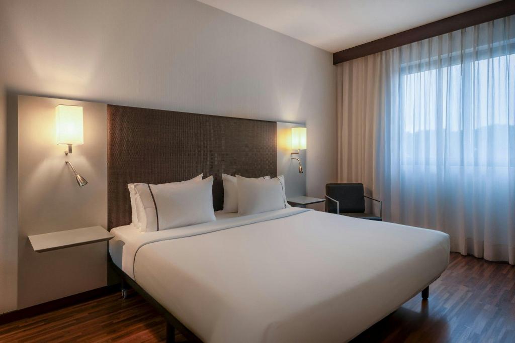 Connecting, Guest Room, Family, Twin Beds, King Bed