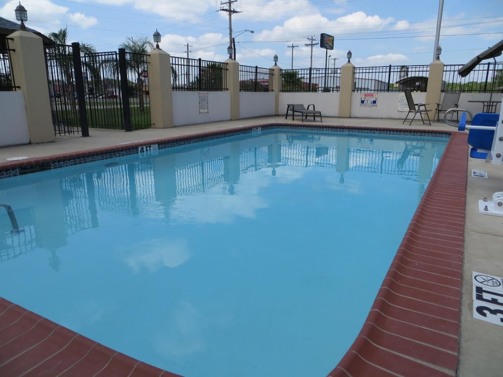 The Executive Inn Suites 40/67