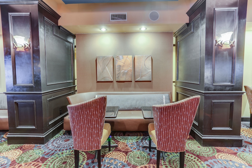 Holiday Inn Express Hotel And Suites Huntsville 44/65