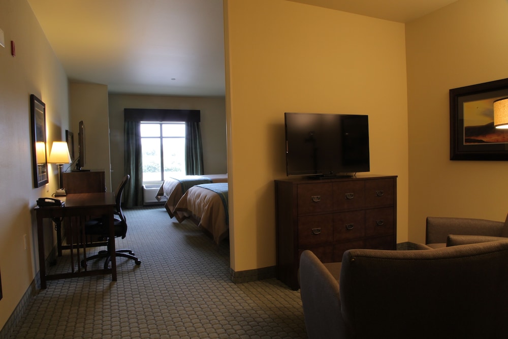 Little Missouri Inn and Suites New Town 24/32