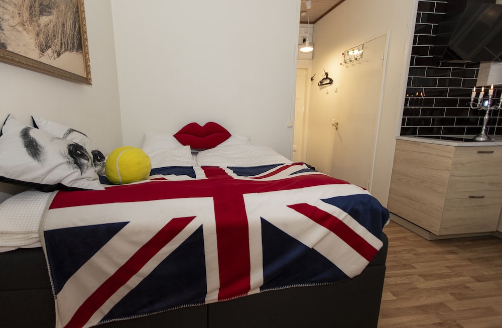 Comfort, Studio, Queen Bed, Garden View, Garden Area