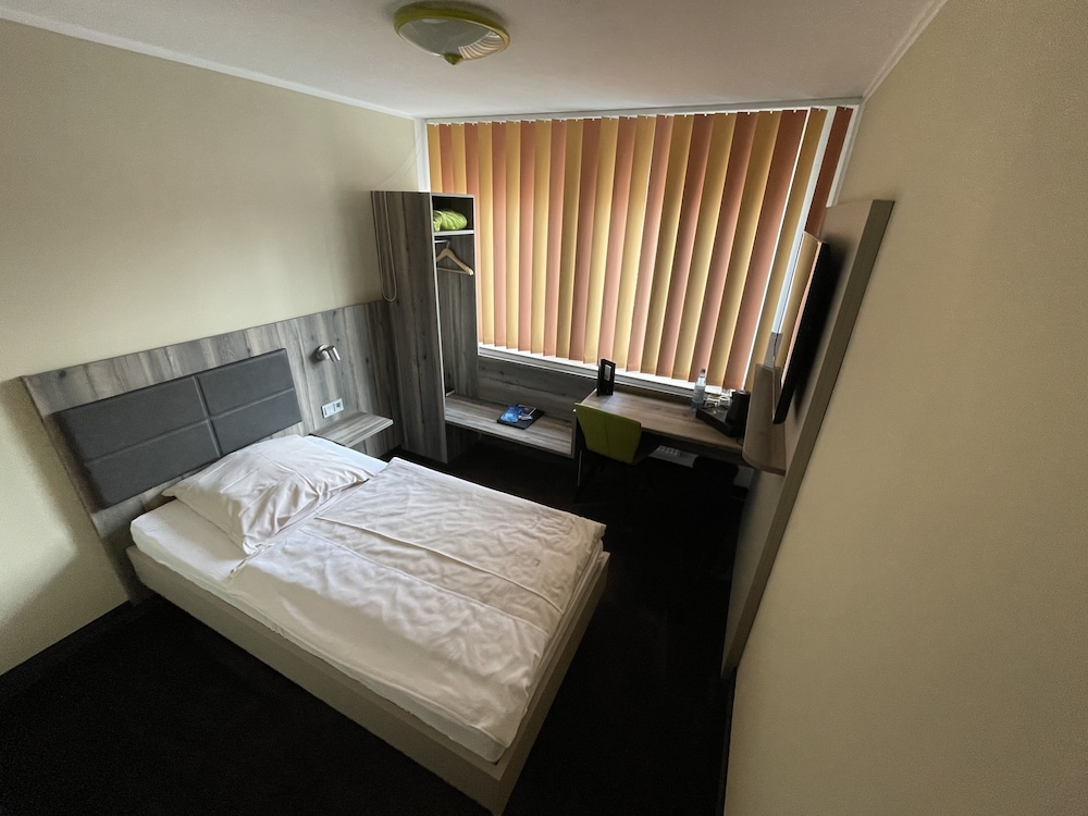 Hotel Am Sportpark 15/50