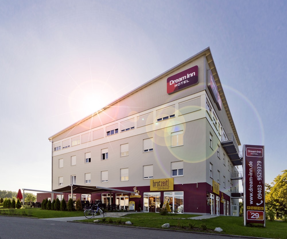 DREAM INN REGENSBURG 1/43