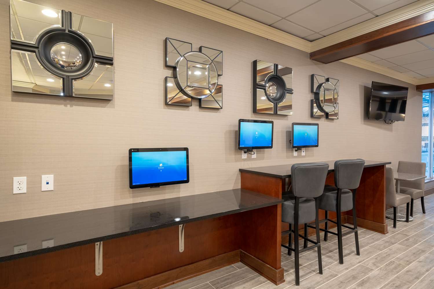 Best Western Premier Airport/Expo Center Hotel 20/23