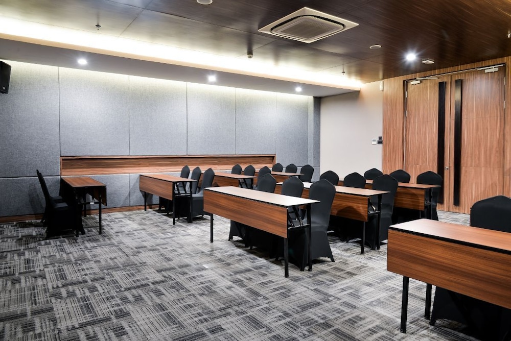 Aston Sidoarjo City Hotel and Conference Center 41/50