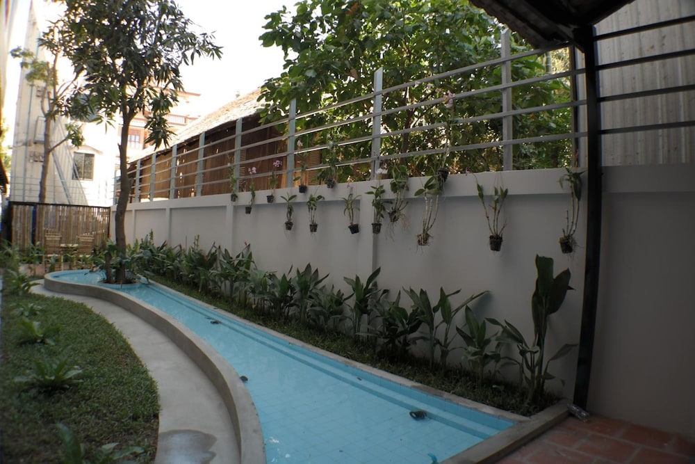 Mowin Boutique Hotel & Residence 51/53