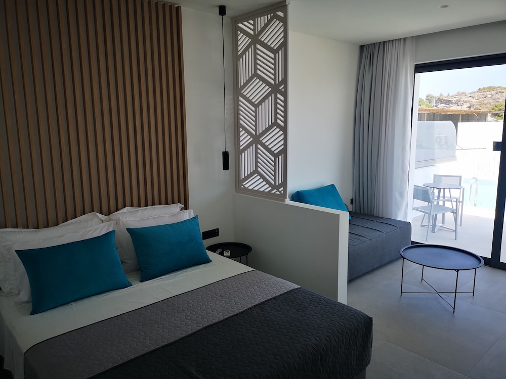 Zoes Hotel 22/36