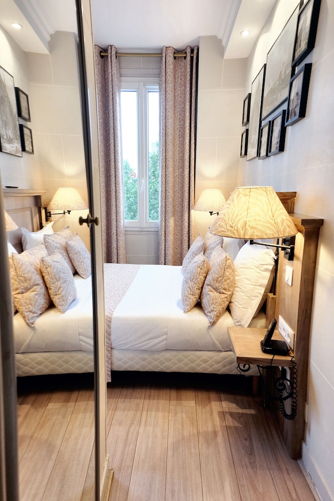 HOTEL DU CHATEAU 23/53