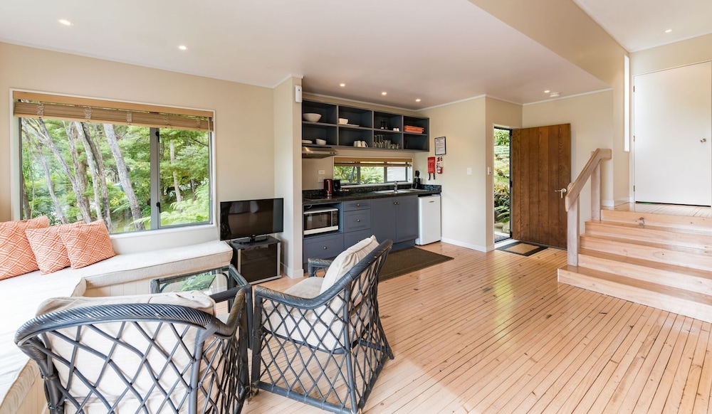 Bay of Islands Holiday Apartments 25/50