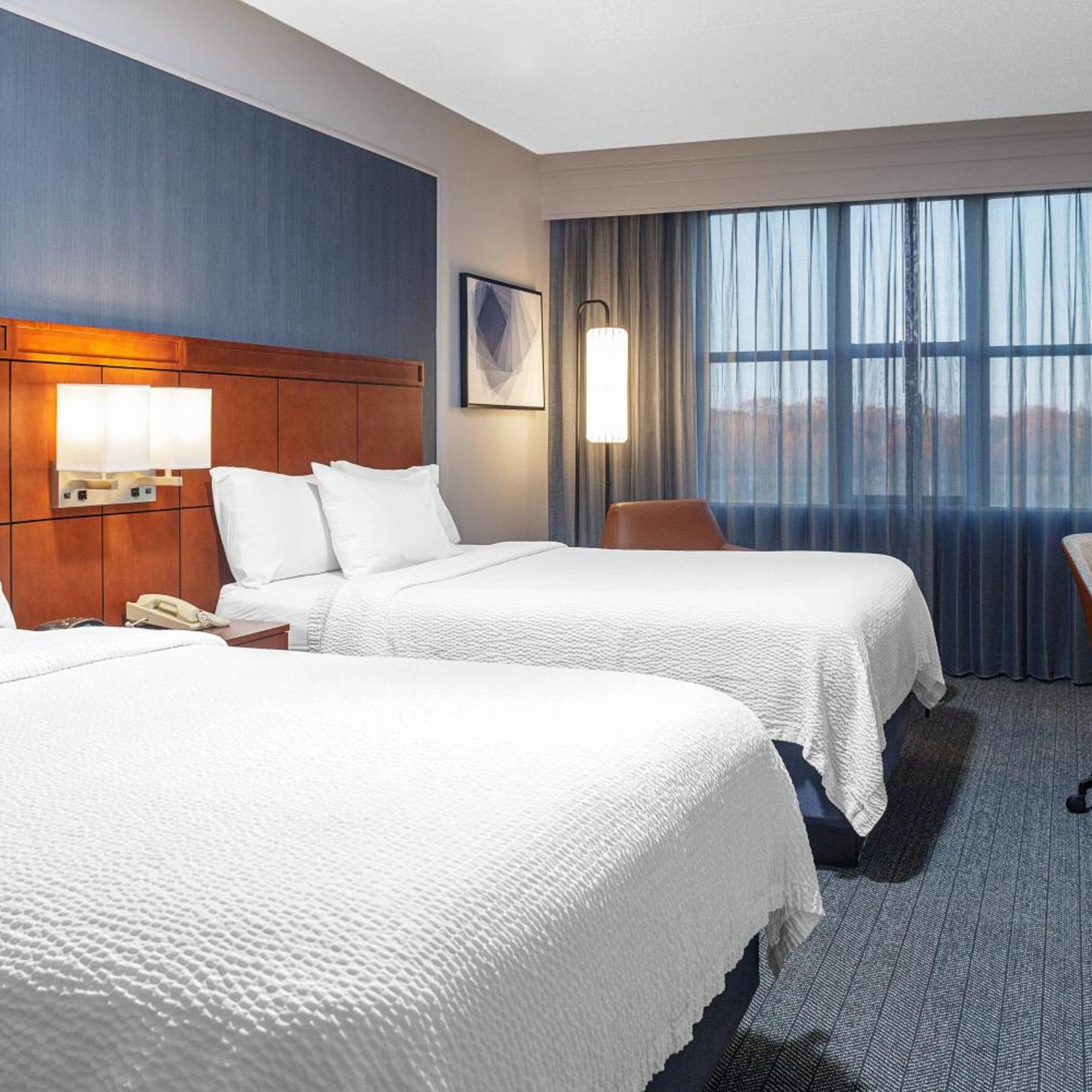 Room, 2 Queen Beds, Bathtub, Accessible
