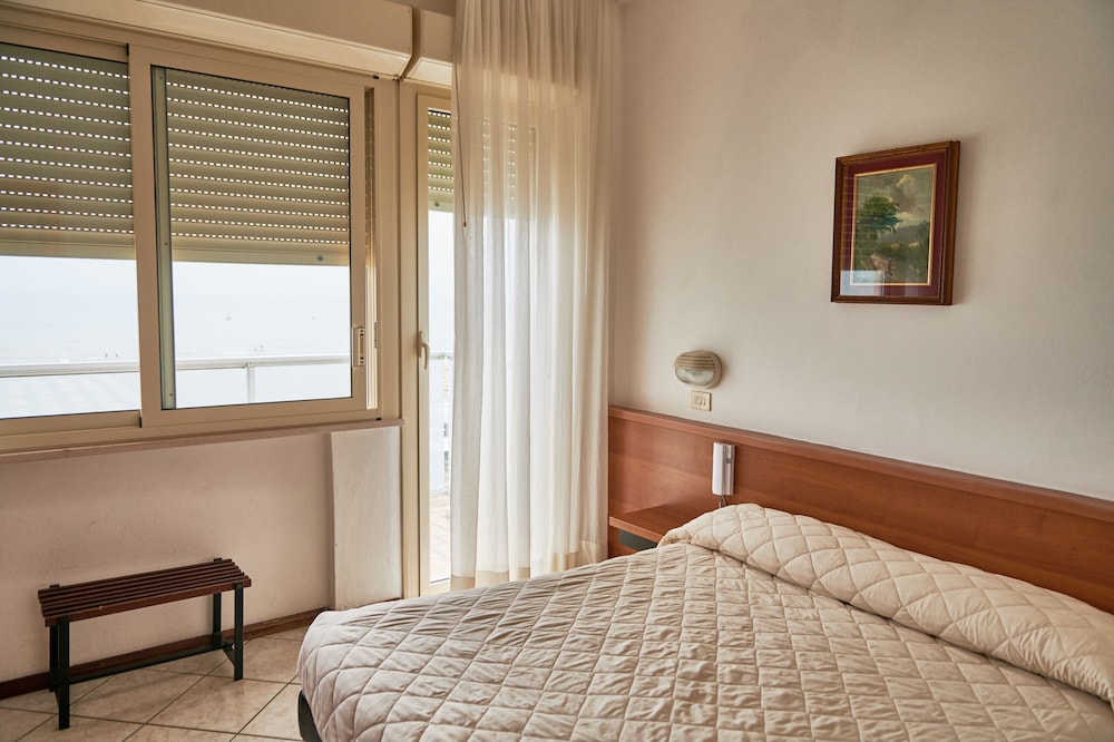 Hotel Caesar 12/43