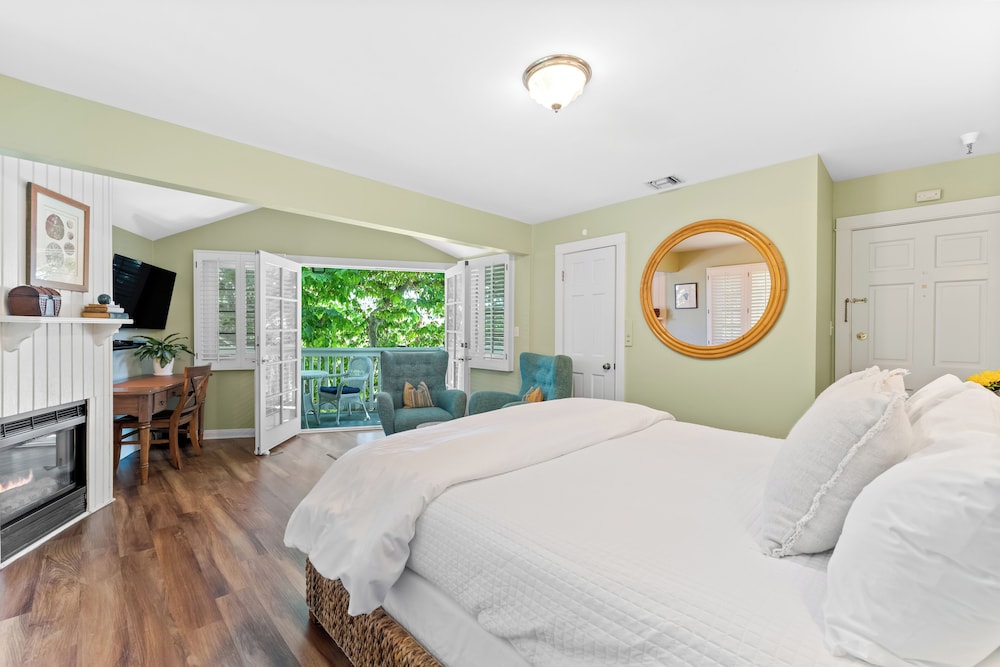 SUPERIOR, KING BED