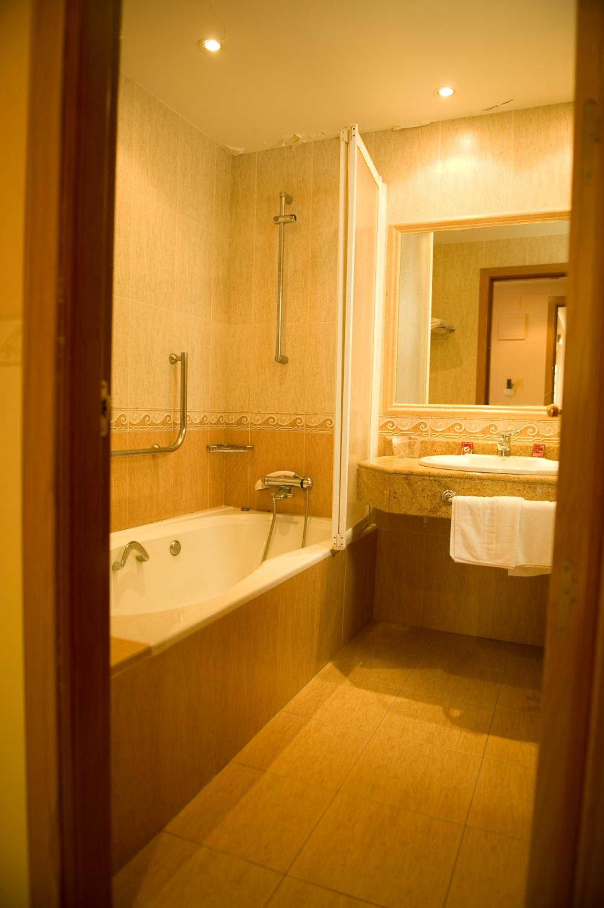غرفة بسرير مزدوج أو سريرين منفصلين، Hotel La Maruxina 6/8