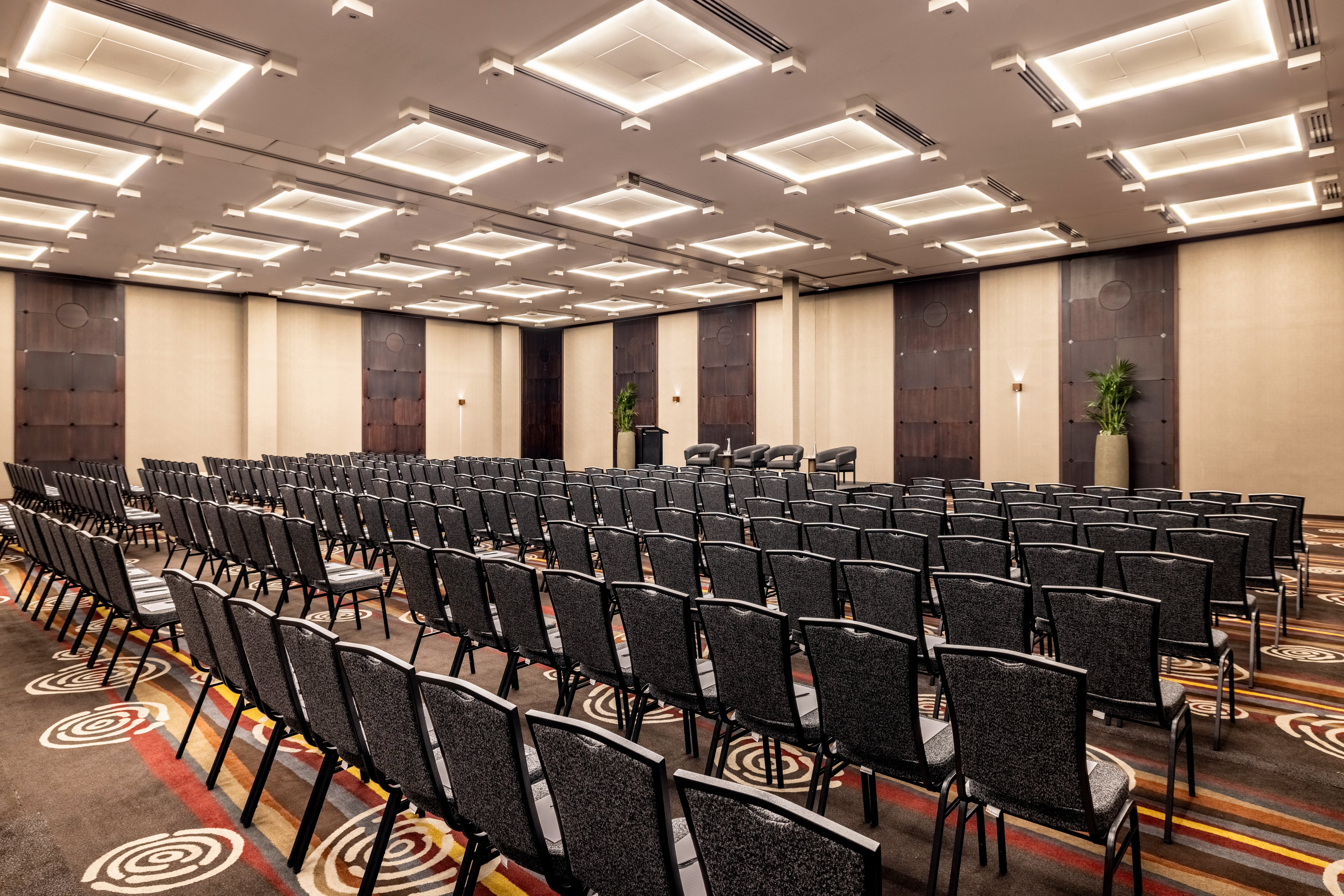 Crowne Plaza Auckland 67/77