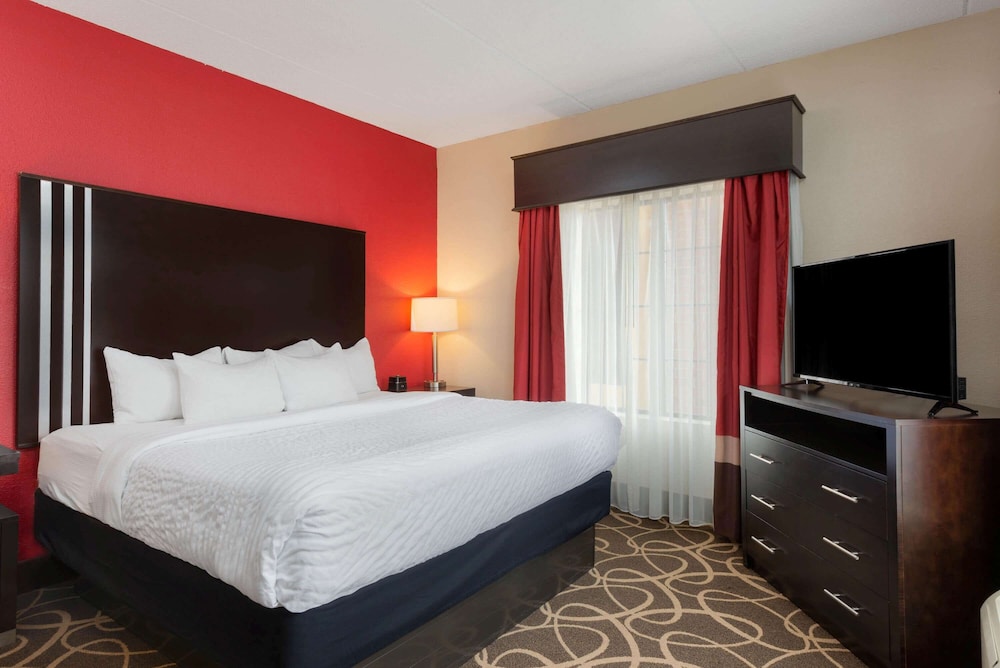 La Quinta Inn & Suites Summersville / New River National Park 10/47