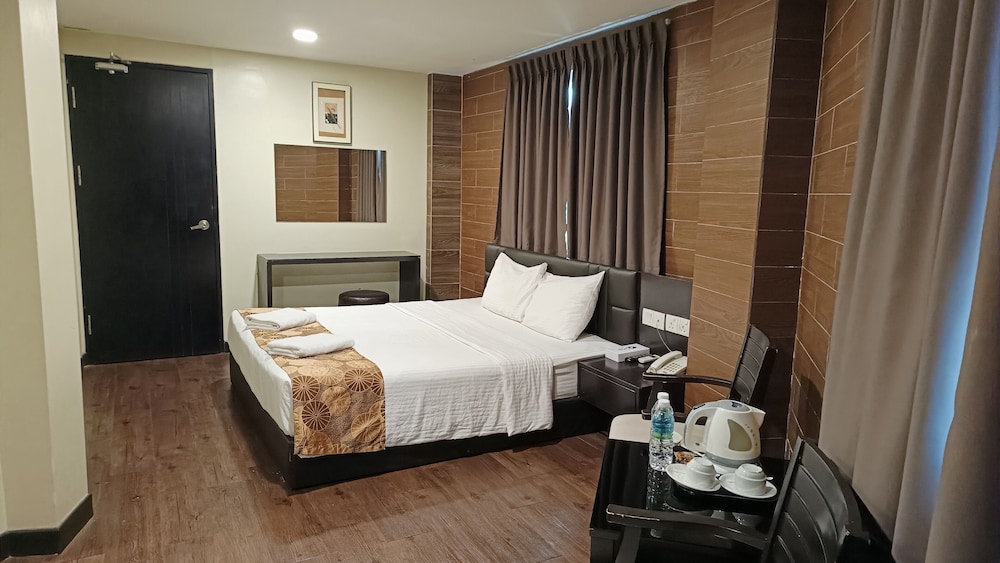 Super, Deluxe, King Bed 3/7