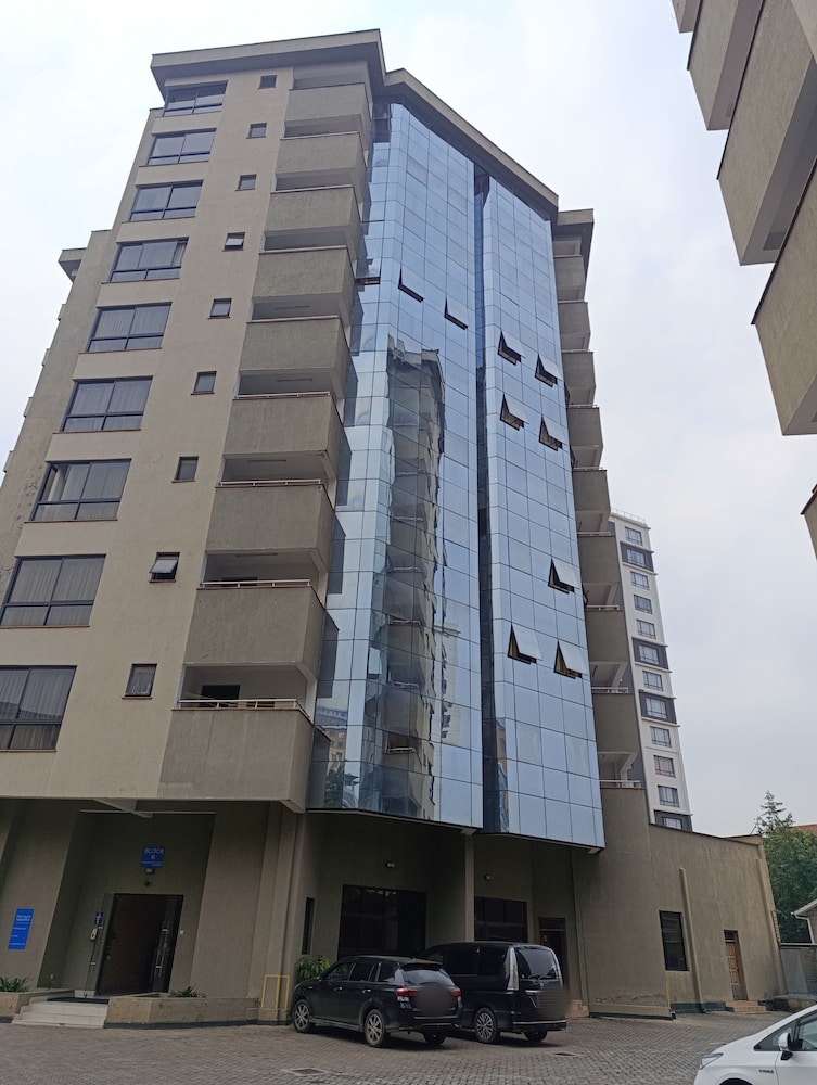 Myra Residences By Trianum 10/95